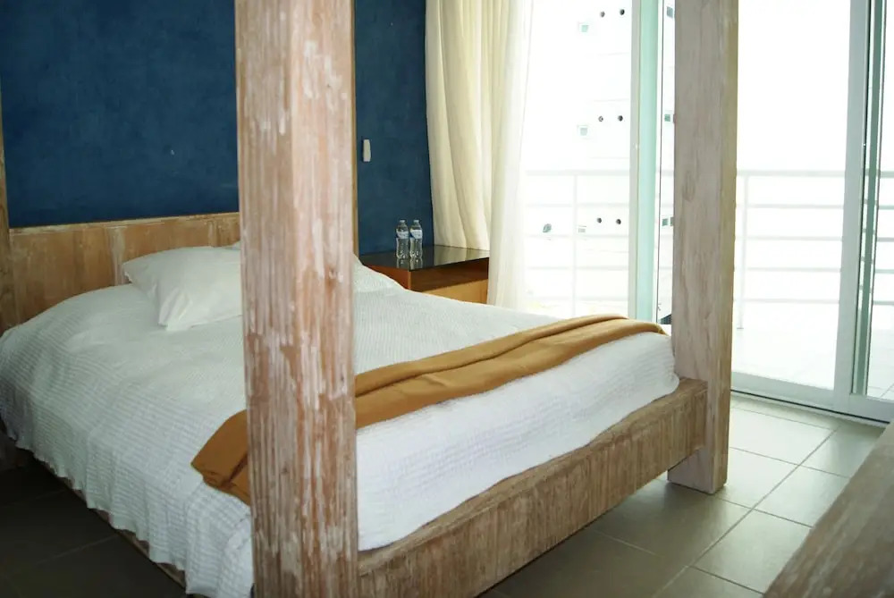 Luxury 3BR Condo HZ by TA