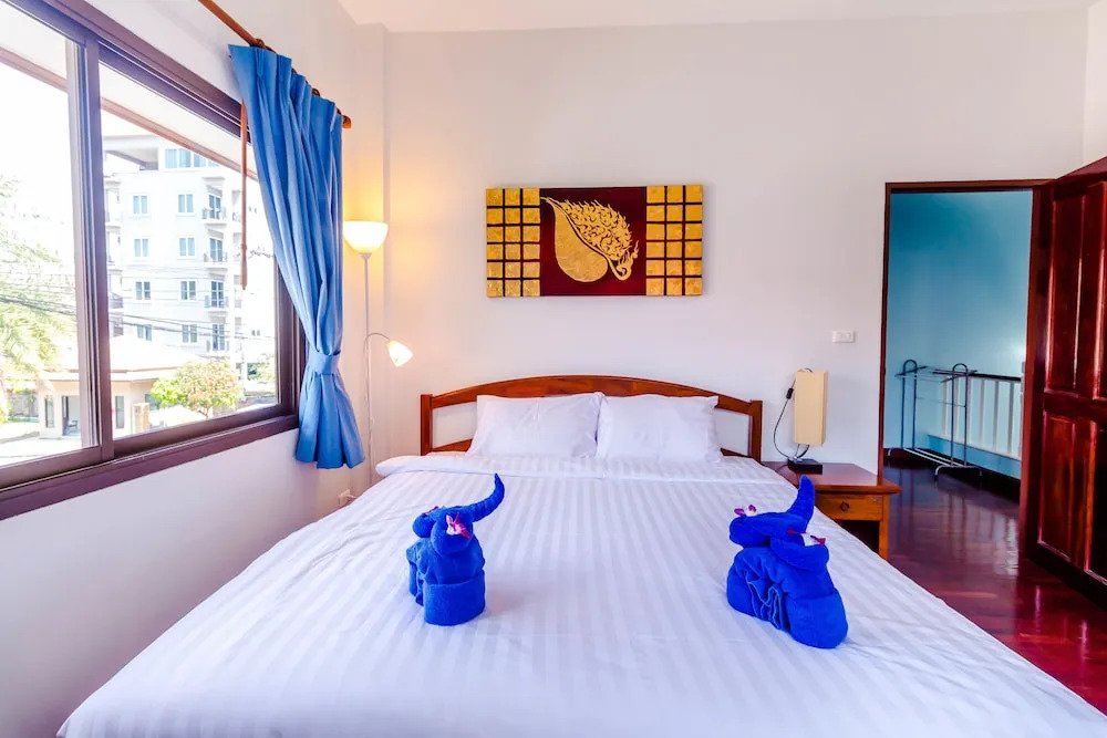 3 Bedrooms Pool Villa Walk to Patong