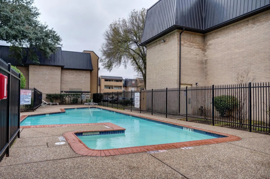 Spacious 3 BR, 2 BA Condo near Med Center & NRG