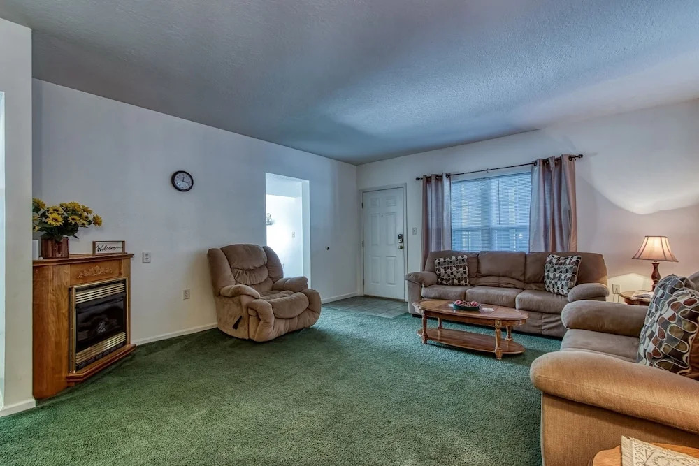 Colonial Crest 110 - Great Location! - You Can Walk To Town! 2 Bedroom Condo by RedAwning