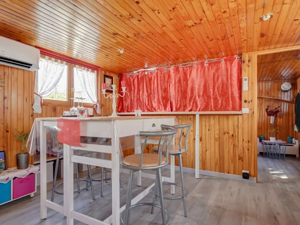 Comfortable House Boat in Homps with Roof Terrace