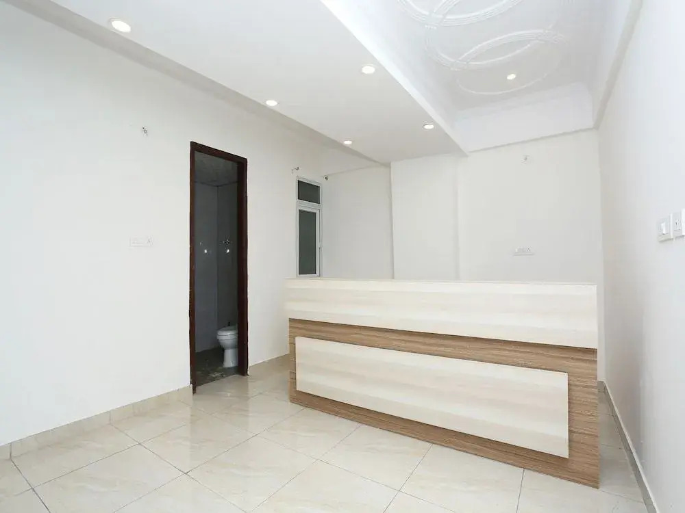 OYO Townhouse 22956 Hotel Grand Residency