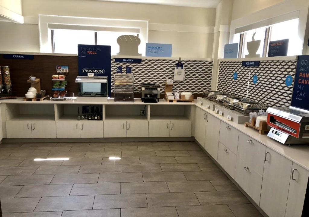 Holiday Inn Express & Suites Springfield by IHG