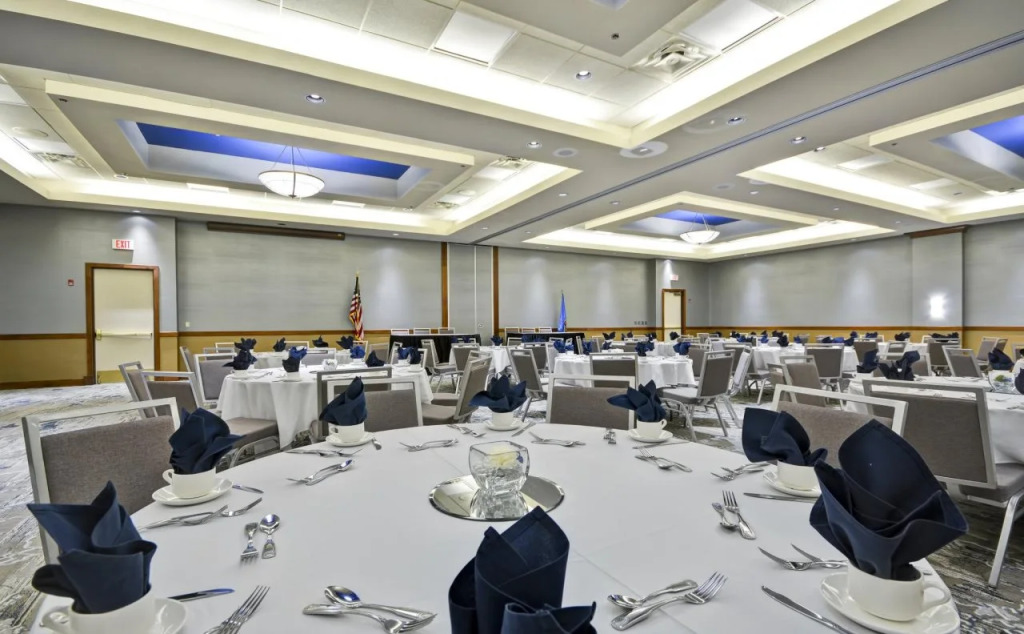 Crowne Plaza Tulsa Hotel Southern Hills