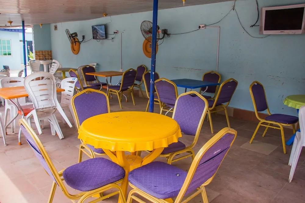 Lukham Crown Hotel