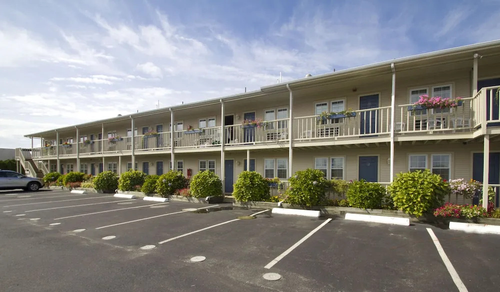 Pier 7 Condominiums