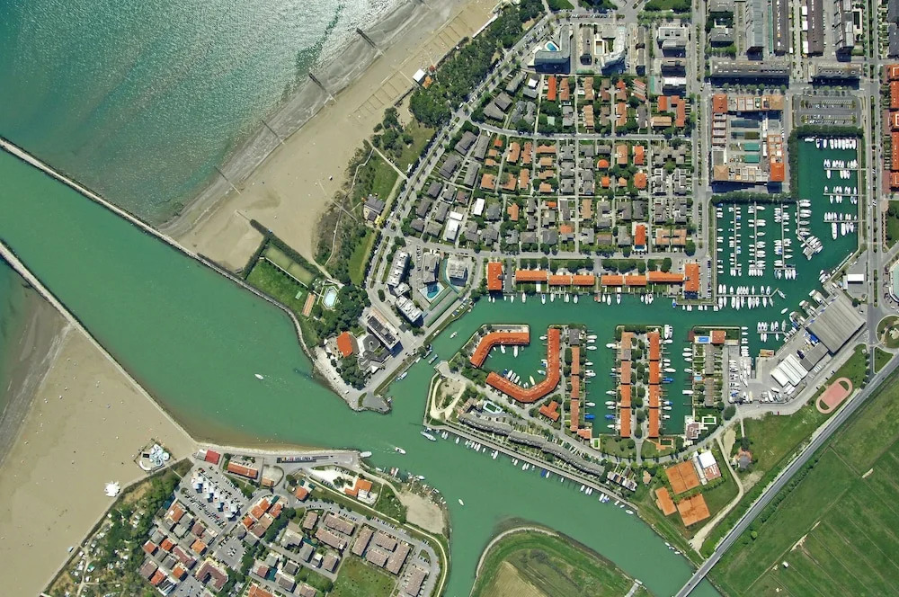 Three-room Apartment a Stone's Throw From the sea