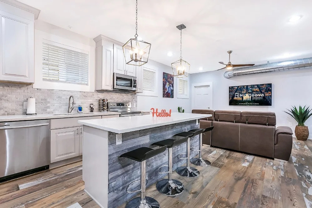 Urban Oasis 4BD House close to FQ