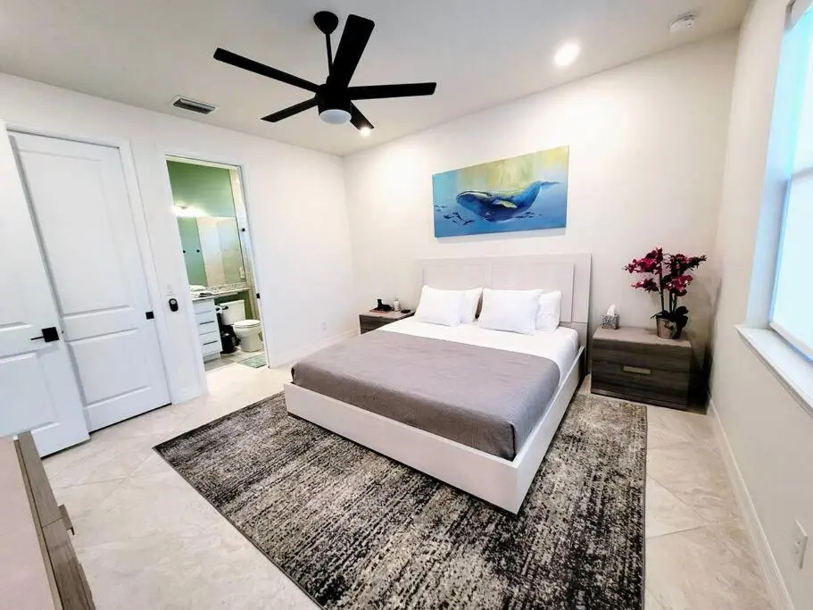 Blue Door Retreat - Luxury Pool Home - sleeps 8