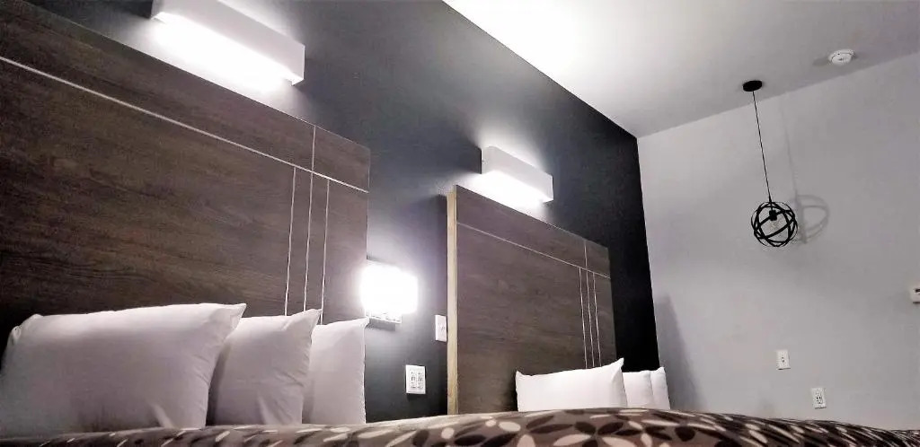Continental Inn & Suites