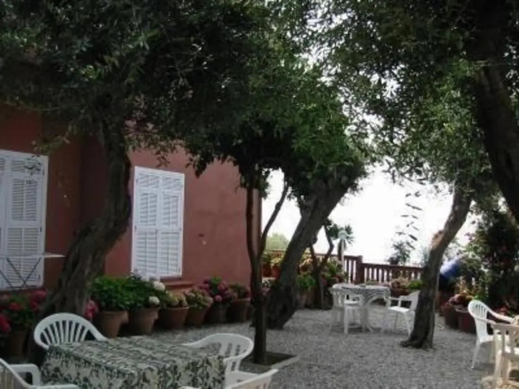 Ferienwohnung für 2 Personen 2 Kinder ca 40 m in Finale Ligure, Italienische Riviera Palmenriviera