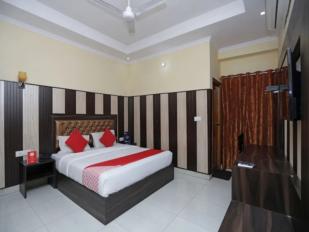OYO 14017 Abhinandan Residency
