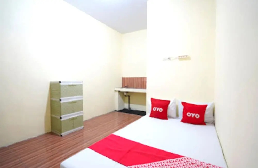 OYO Life 92920 Rumah Kost Azca