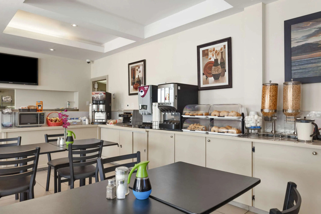 Days Inn by Wyndham Montreal East