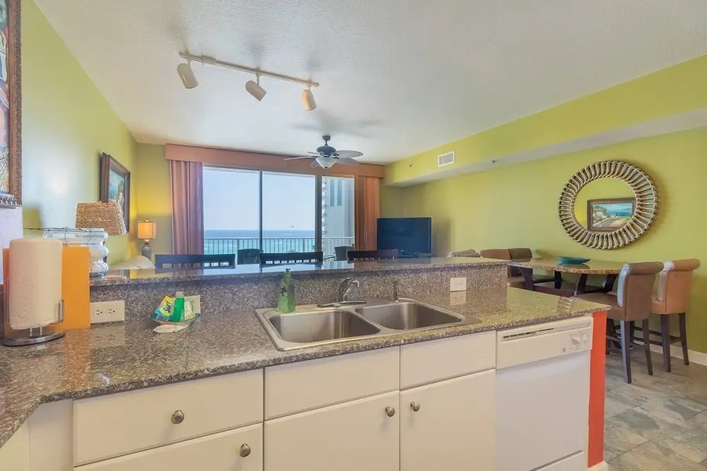 Shores Of Panama 621-sleeps 8, Free Beach Fun! Reserved Parking Space! 2 Bedroom Condo by RedAwning