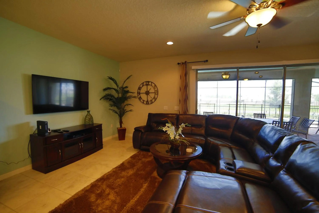 Brand new 9 bedroom luxury villa near Disney Sleeps 22