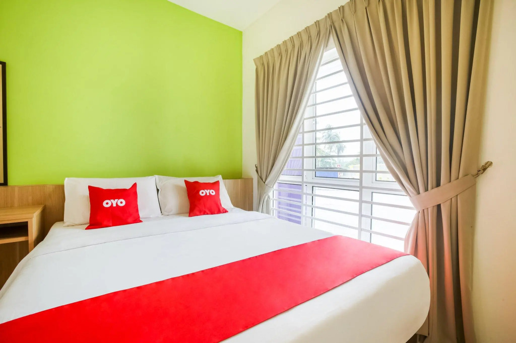 OYO 89677 Sunflower Hotel