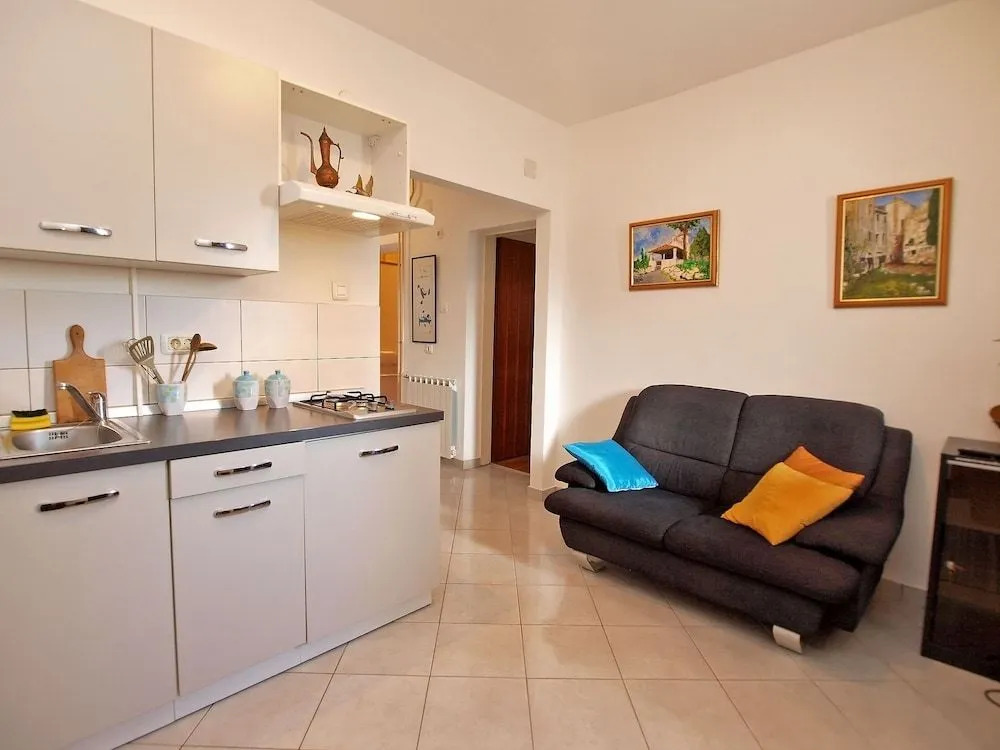Apartment 1085