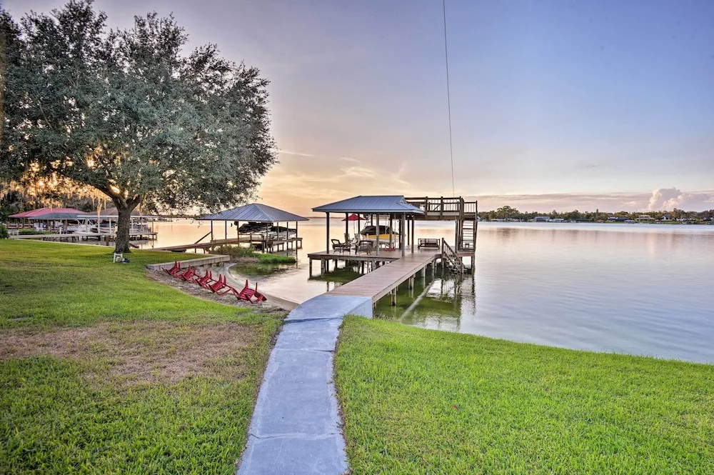 Lakefront Florida Retreat - Pool Table & Boat Dock