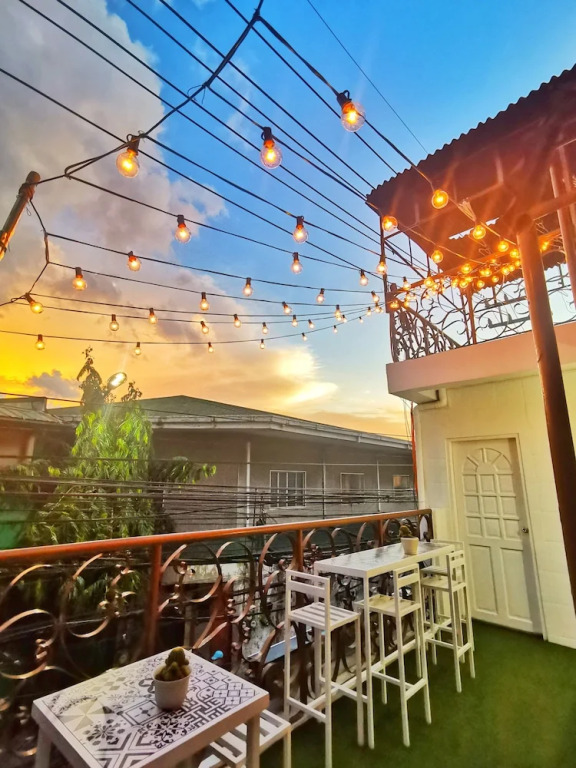 NomadsMNL Airport Hostel