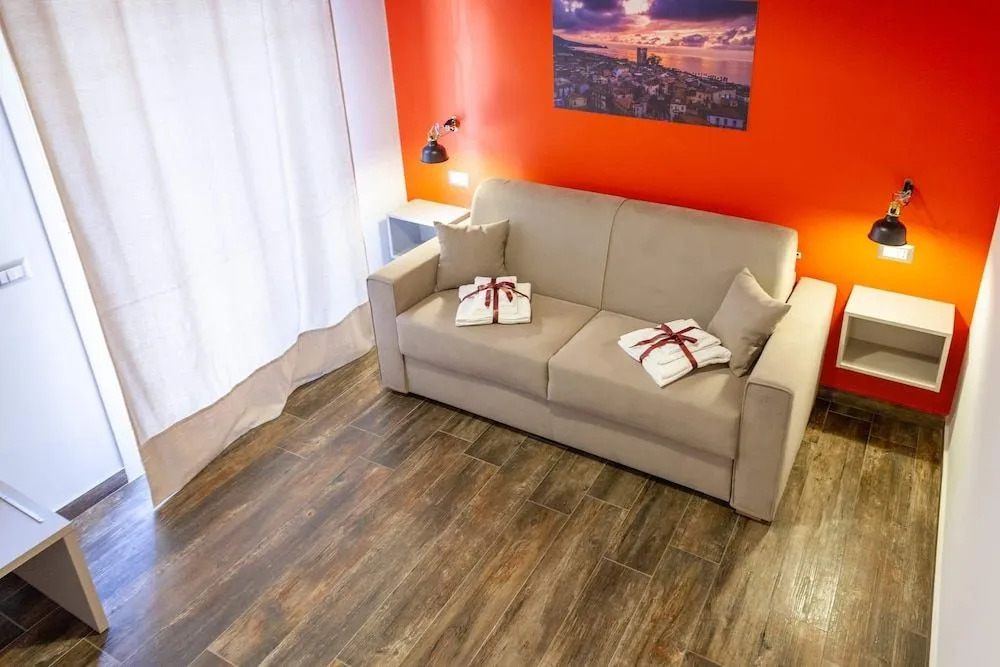 Five Rooms Brolo