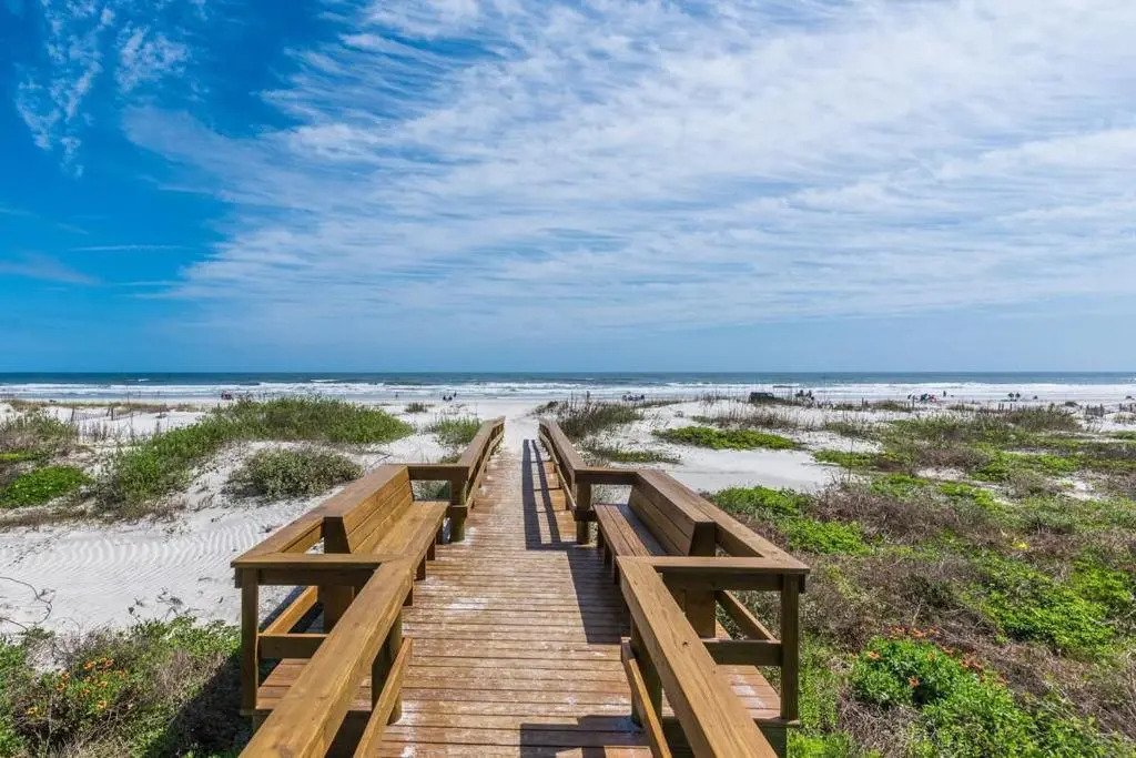Island Oasis - 3br 2ba - steps to the ocean!