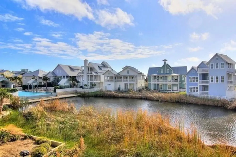 Cinnamon Shore- Beached Inn 236 BE