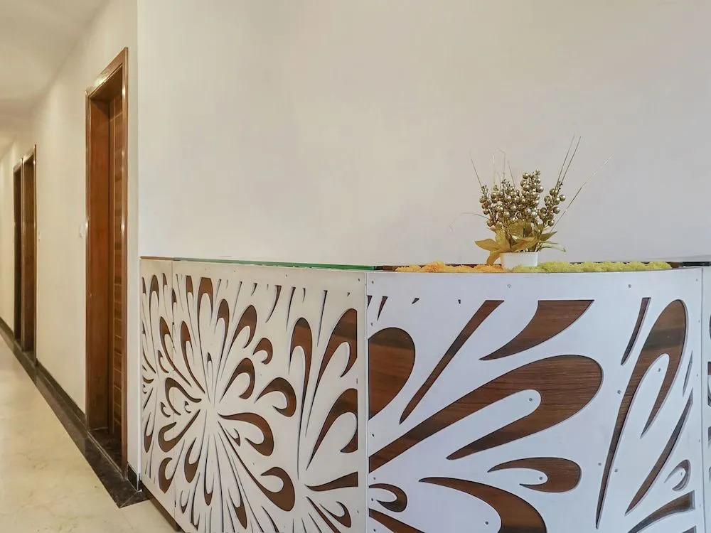 OYO Flagship 26583 Hotel Kohinoor Plaza