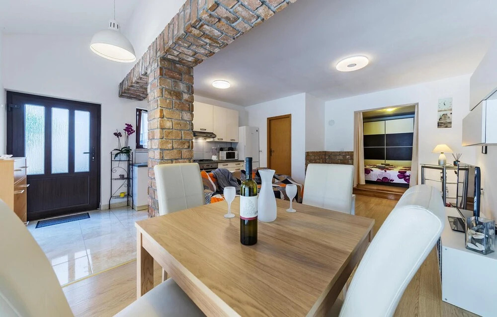 Nice Apartment in Pula With Wifi and 1 Bedrooms