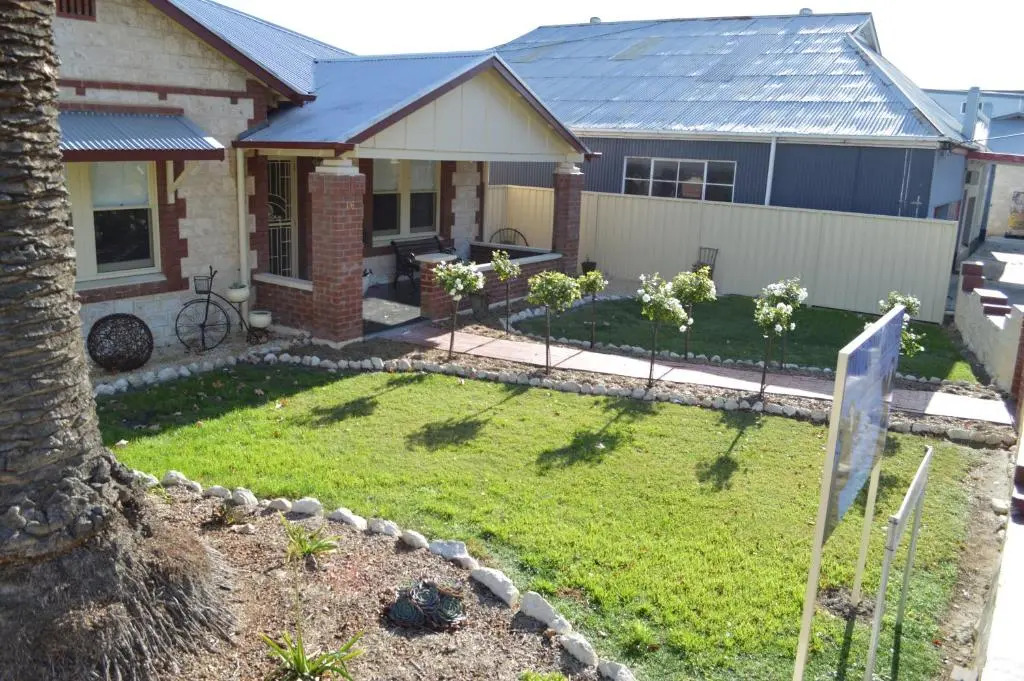 Two Cow Cottage Bed & Breakfast