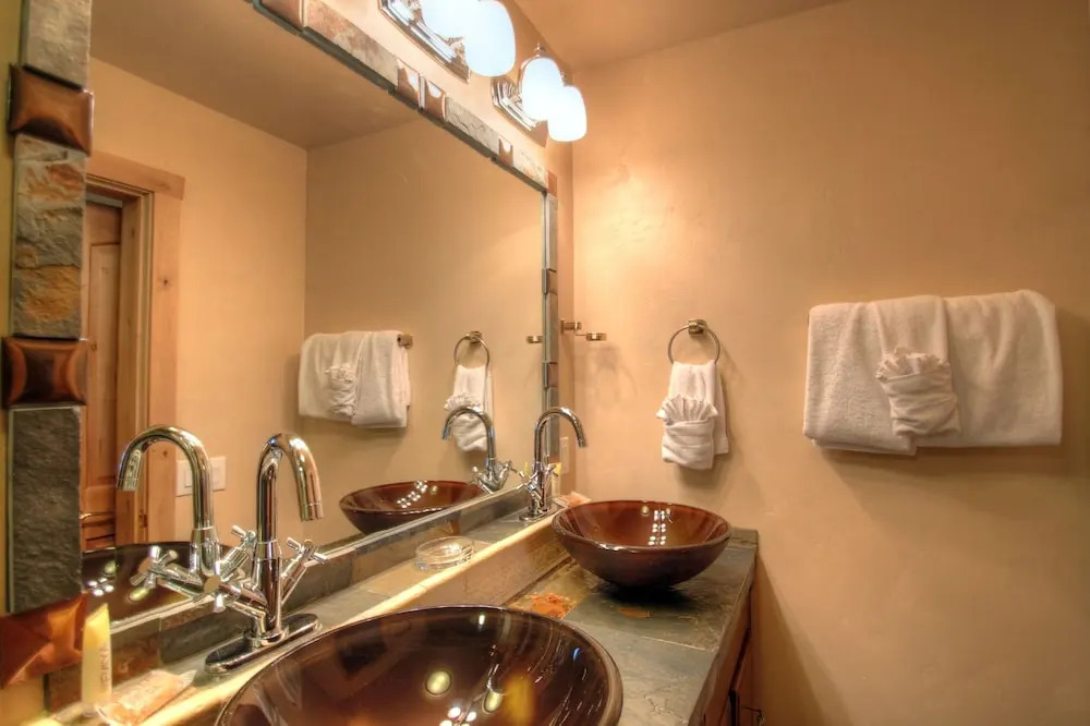 127 Ridgepoint 3 Bedroom Townhouse by RedAwning