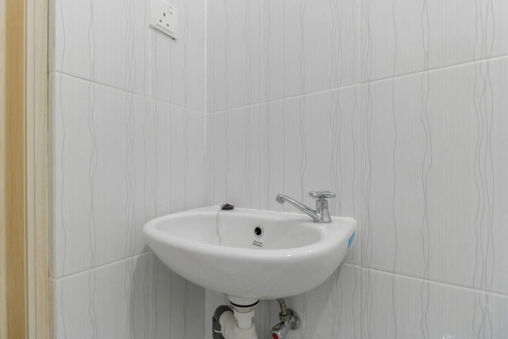 RedDoorz Plus near Kepri Mall