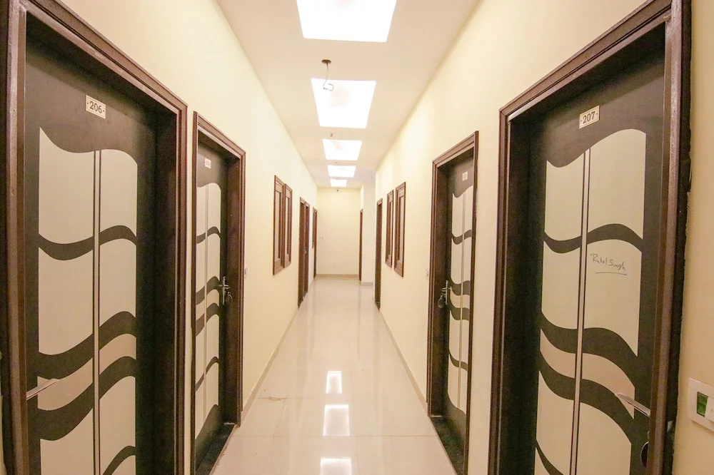 Fabhotel Moon Trip