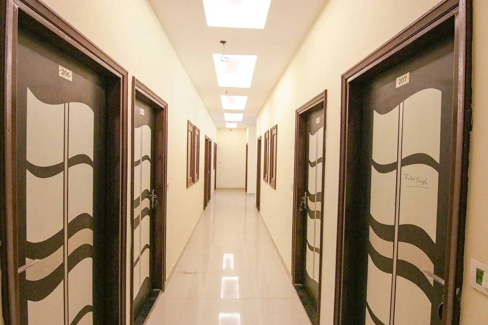 Fabhotel Moon Trip
