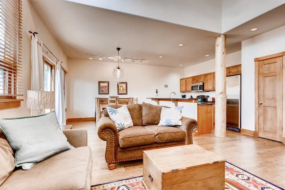 Water Dance Townhouse Unit B 4 Bedrooms 3.5 Bathrooms Townhouse