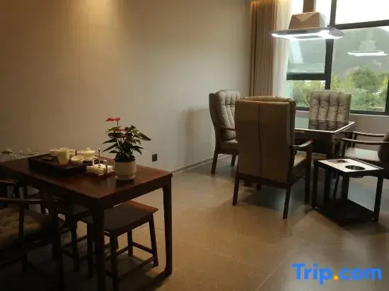 Youngsun Seasons Hotel(Zhenfu&Yunxi Middle School)