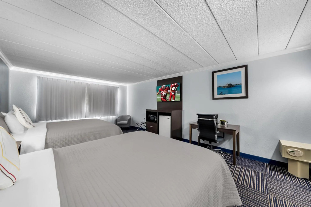 Admiralty Inn & Suites - a Red Collection Hotel