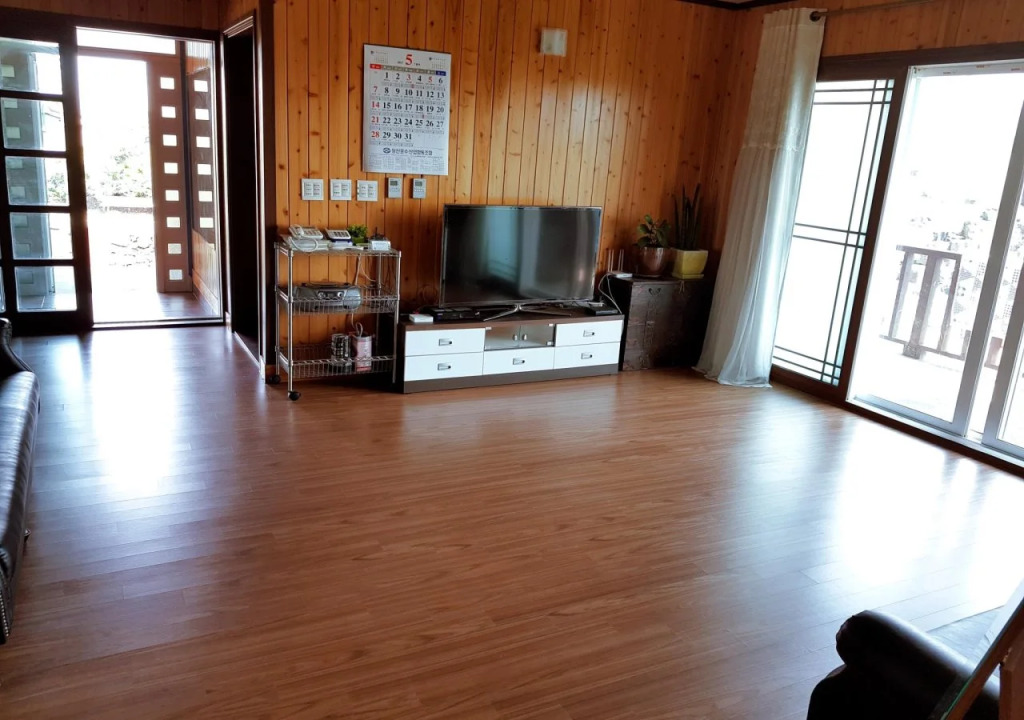 Feeling Good House