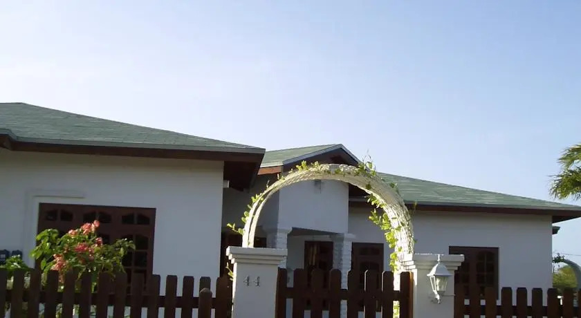 Casa Tumba Pearl