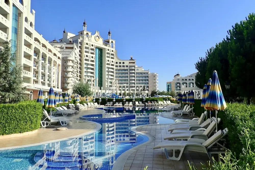 FM Deluxe 1-BDR Apartment in Sunset Resort