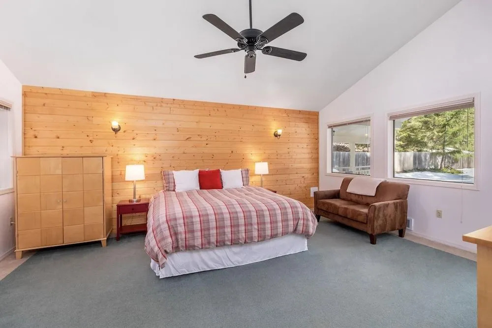 Maple Leaf Lodge