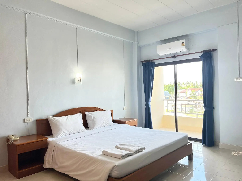 Ritzy House Hotel