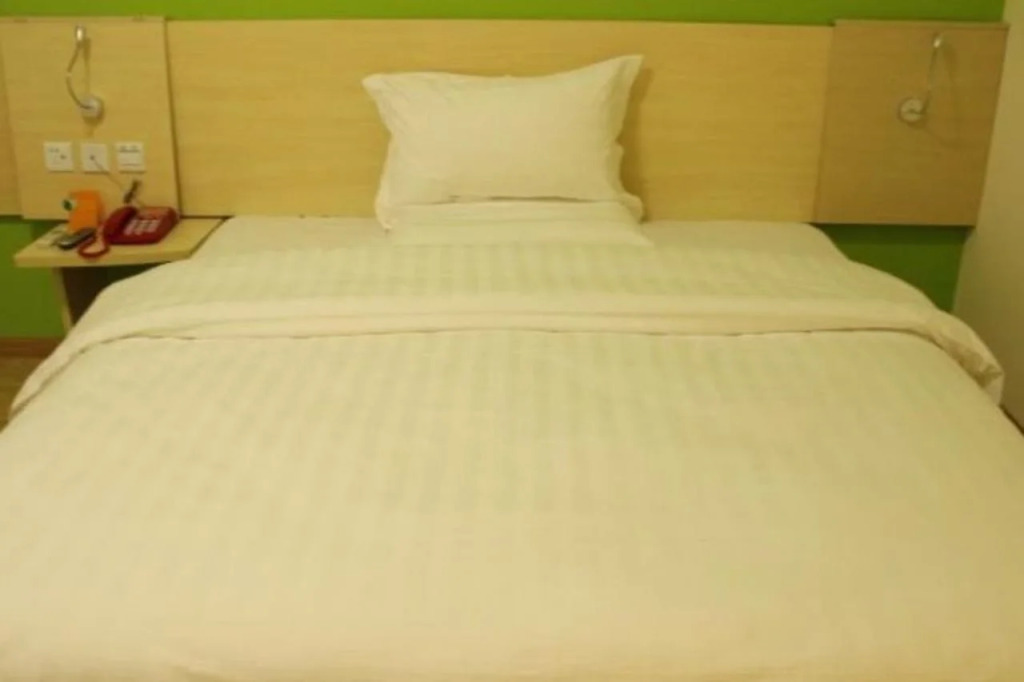 7 Days Inn Chengdu North Railway Train Station Square Branch