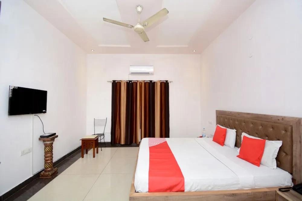 OYO 31031 Ds Royal Guest House