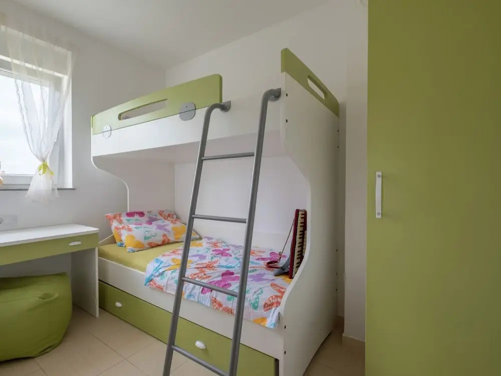 Comfortable Family Apartment Near the sea With Airconditioning, Wifi, and Parking