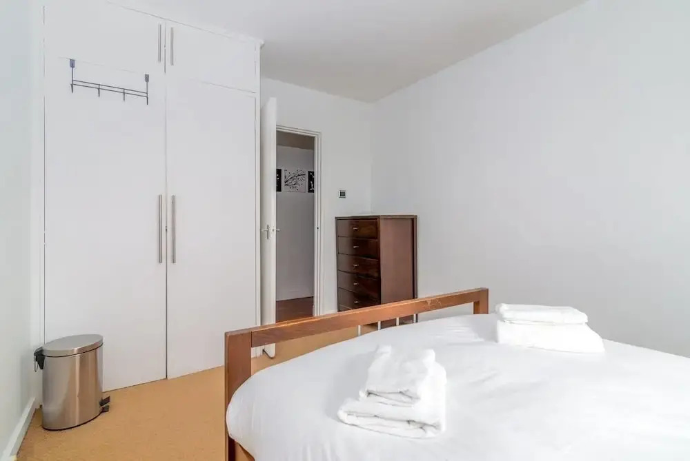 Amazing 2 Bedroom Flat in East London, Fits 5