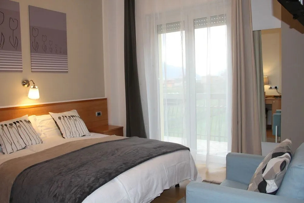 Vignola Rooms Avio