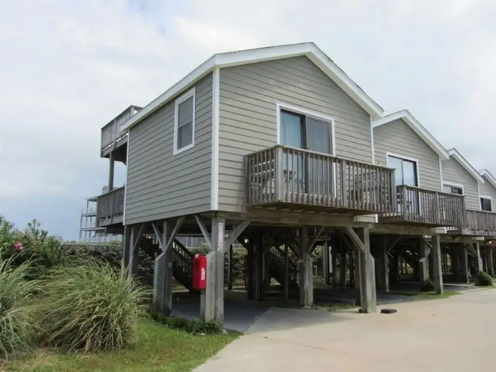 29 Cabana Anna Studio Bedroom Condo by RedAwning