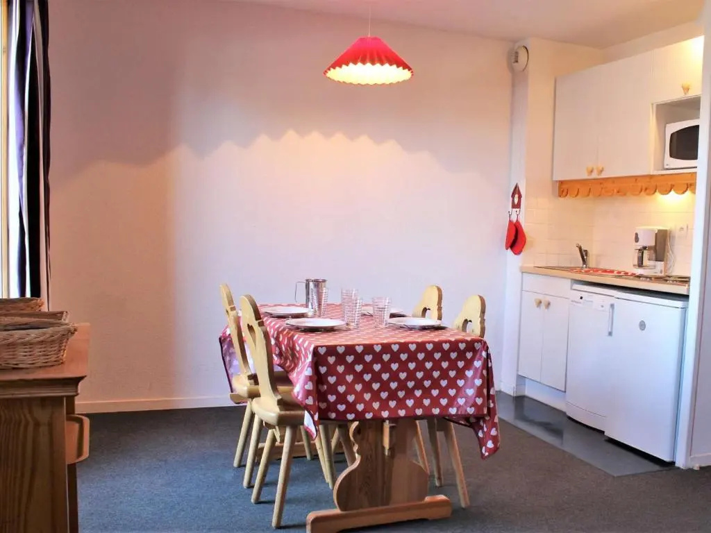 Appartement Risoul, 1 pièce, 3 personnes - FR-1-330-238
