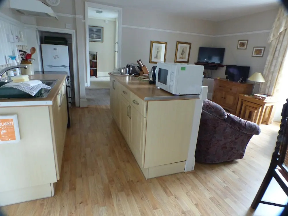 Self Catering Apartment in Mansion House in Beautiful Gardens With Pool